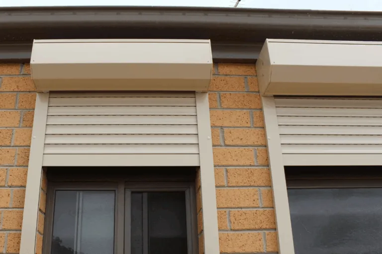 how do manual roller shutters work